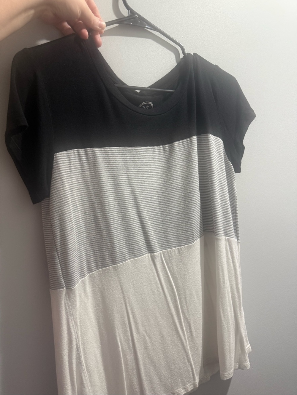 Maurices Black, Gray & White Colorblock Short Sleeve Top